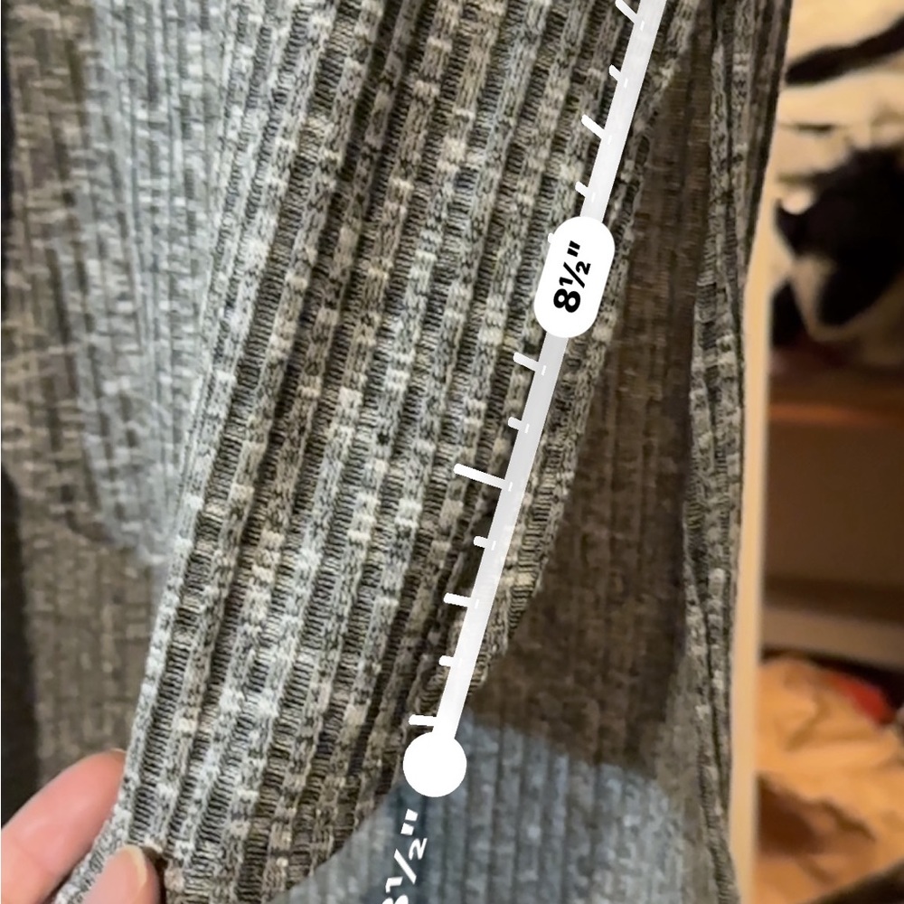 Gray Ribbed Key Hole Tank - Picture 9 of 9